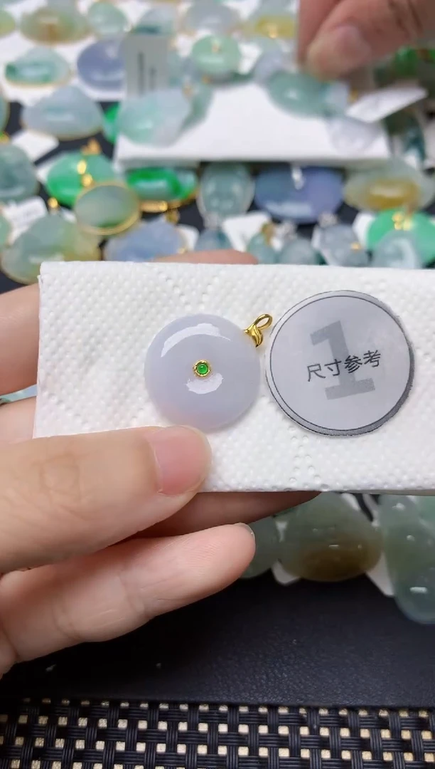 翡翠18K金镶嵌颈饰天然缅甸A货翡翠
