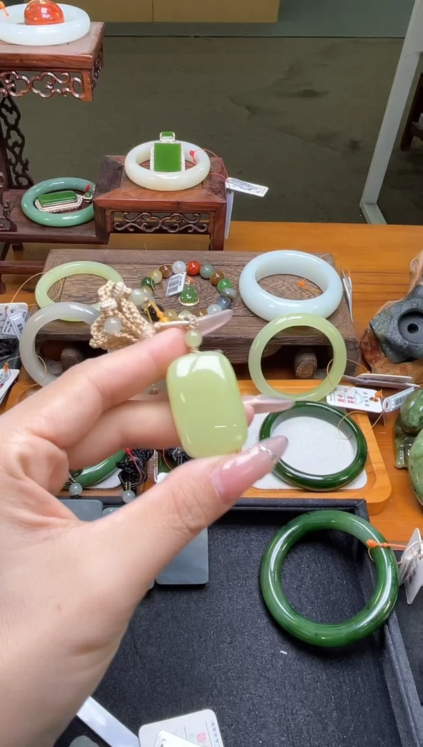 吊坠(不含链)未镶嵌和田玉若羌黄玉 无事牌