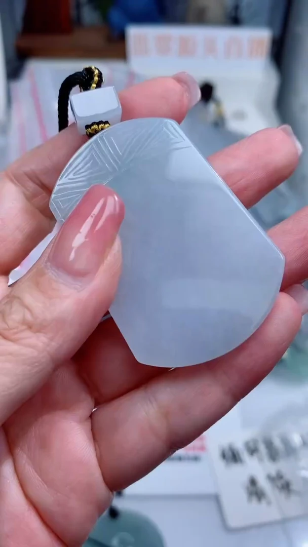 翡翠未镶嵌颈饰吊坠