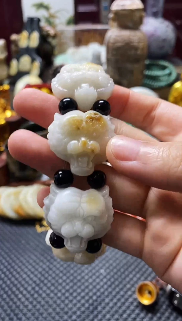未镶嵌和田玉挂件老虎手串