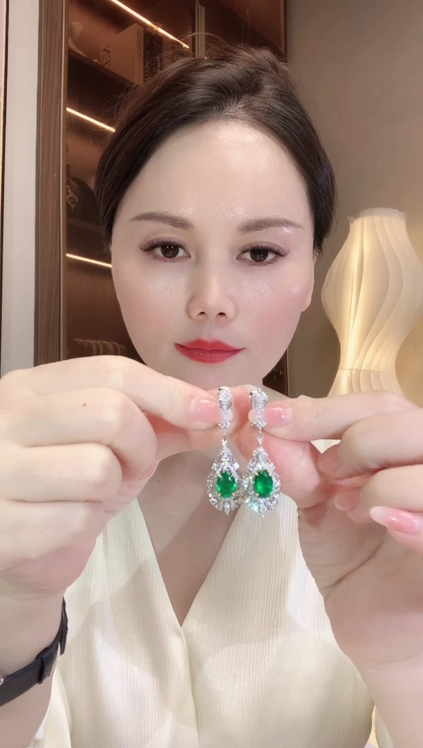 耳饰18K金镶嵌祖母绿D5