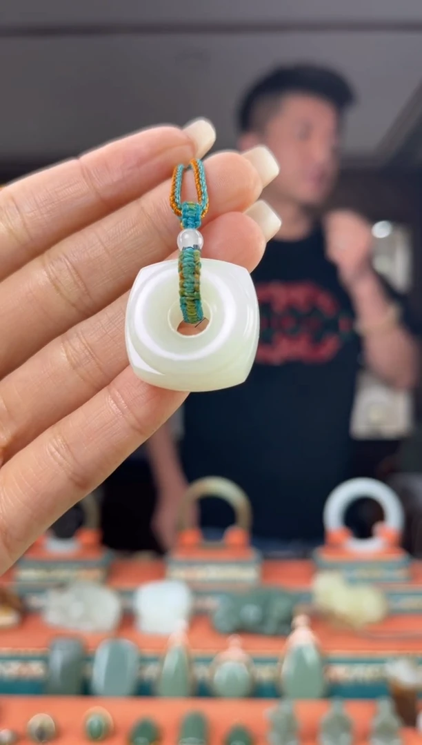 颈饰未镶嵌和田玉佩佩