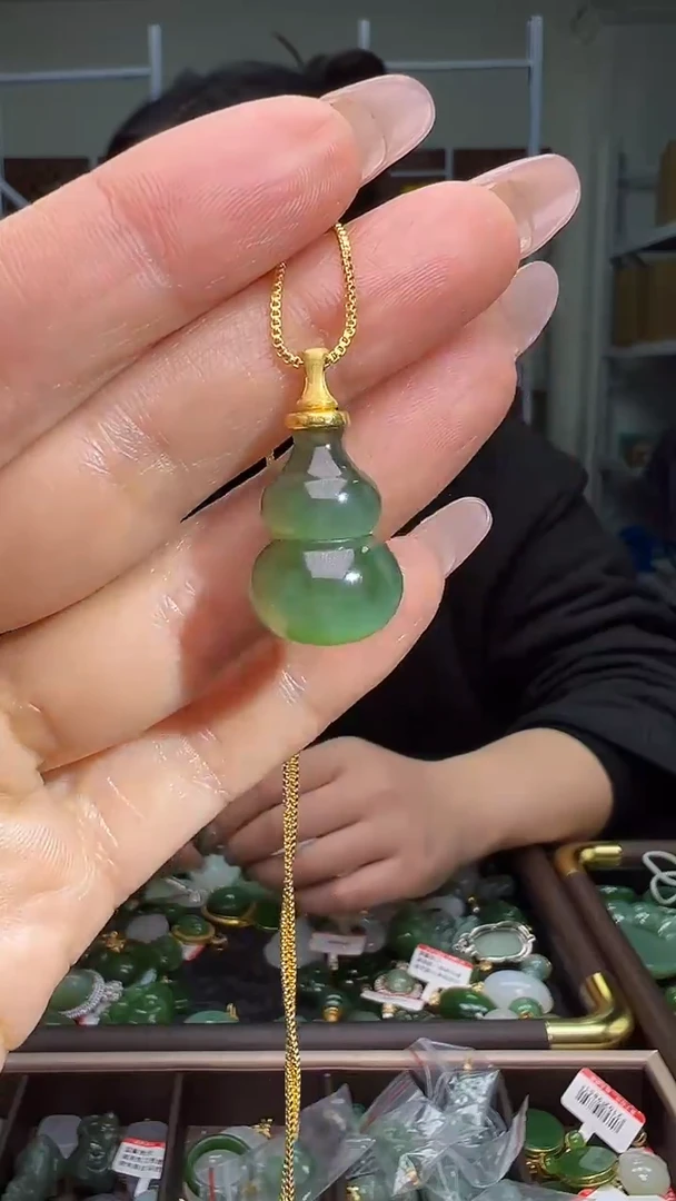 颈饰18K金镶嵌和田玉（多样性发货.发其一）11.24.100