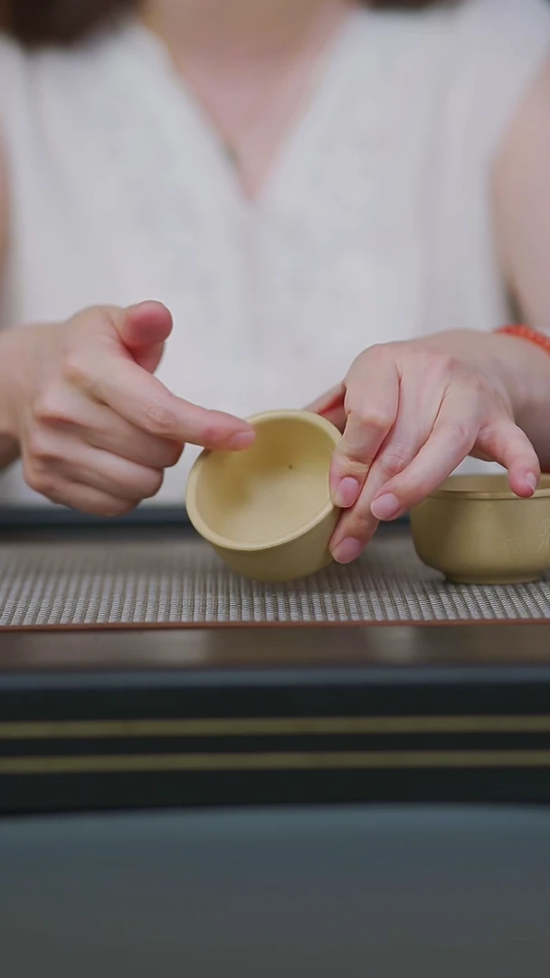 茶壶紫砂08-微瑕本绿三个小杯