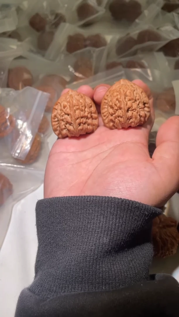 把件文玩核桃猪*三角白