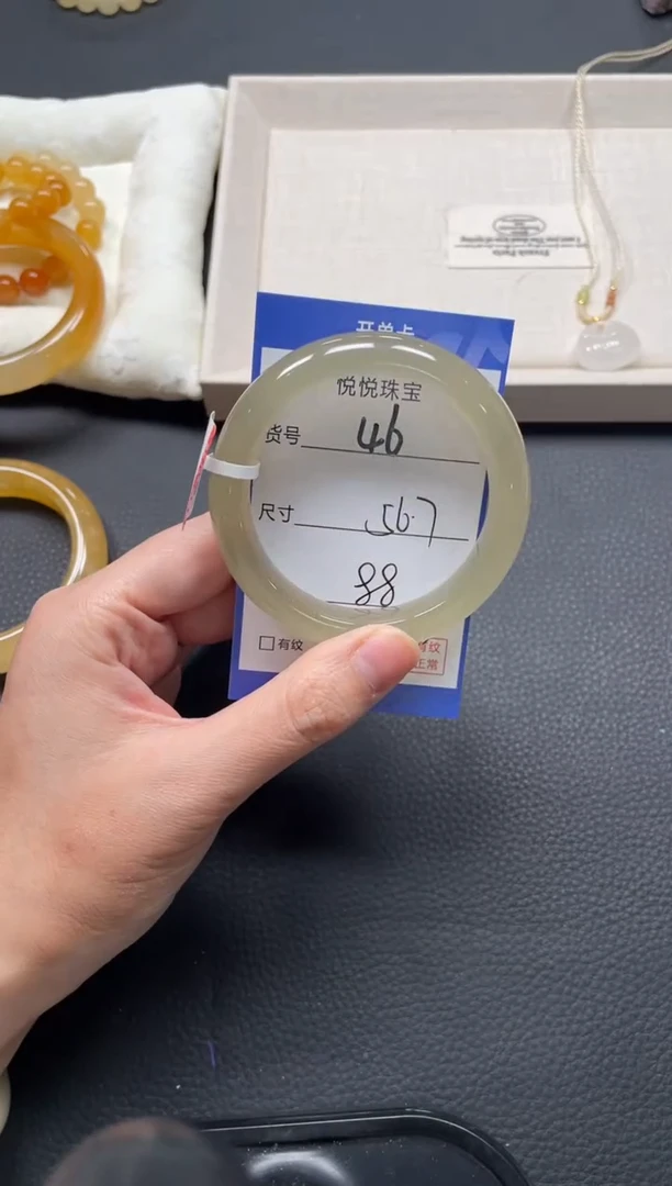 未镶嵌手镯石英质玉46