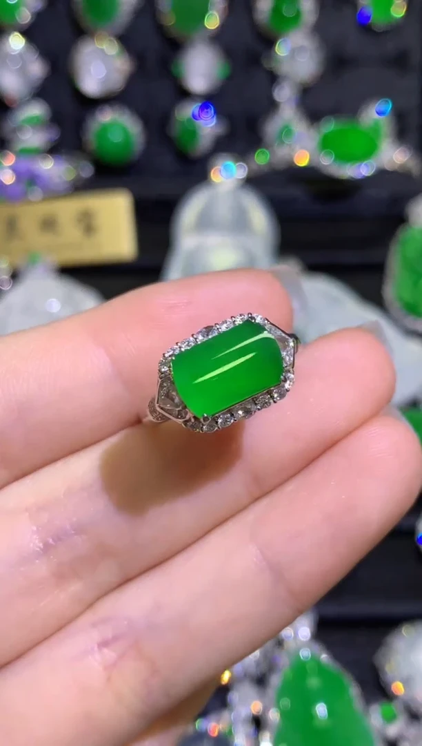 【闪购商品】翡翠戒指18K金镶嵌高冰满绿阳绿无事牌