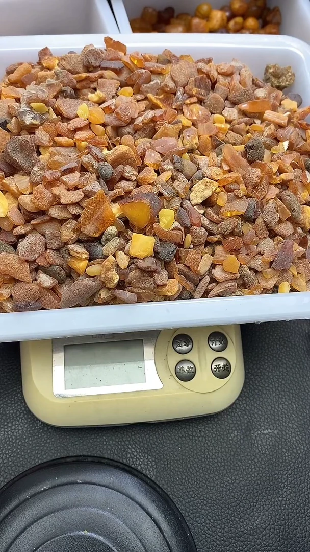 未镶嵌吊坠(不含链)琥珀颜**?1212