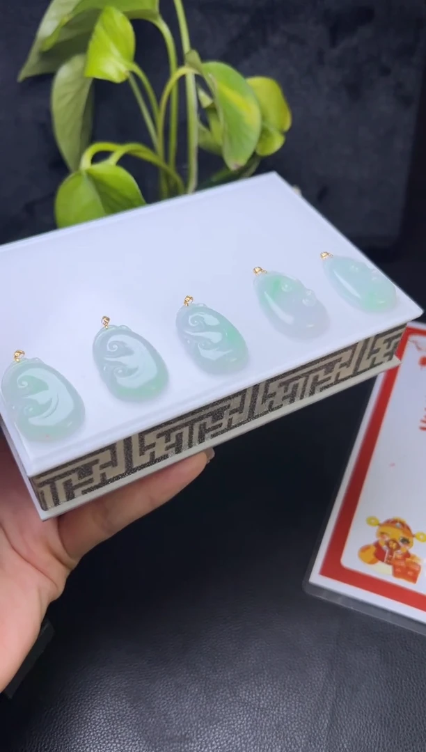 【闪购商品】翡翠挂件18K金镶嵌W499-SQ10126多样性发一件