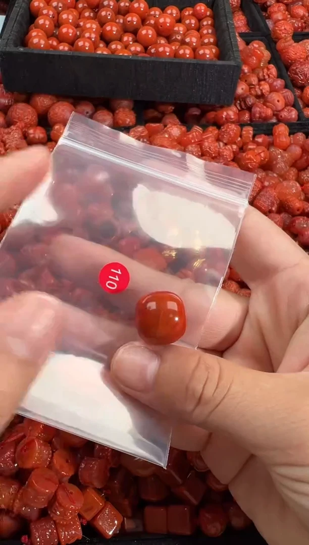 南红玛瑙未镶嵌颈饰1
