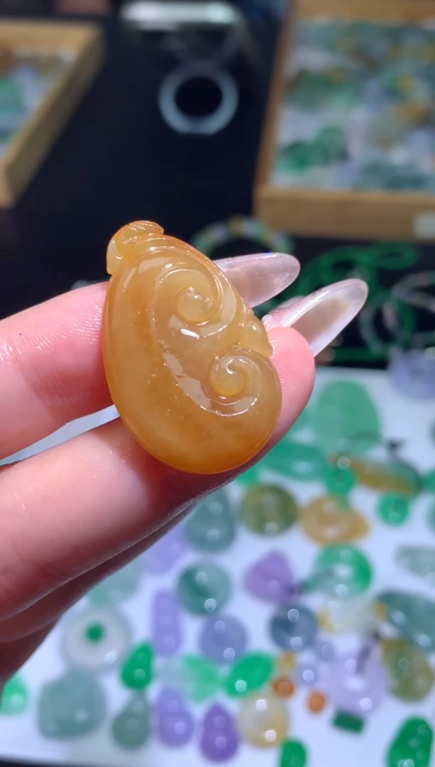 定制翡翠未镶嵌如意