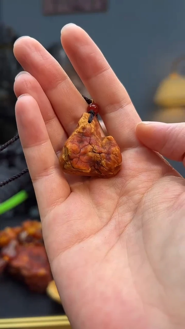 未镶嵌颈饰琥珀吊坠