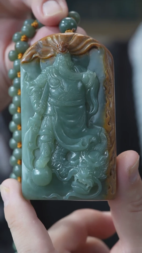 和田玉未镶嵌颈饰关公