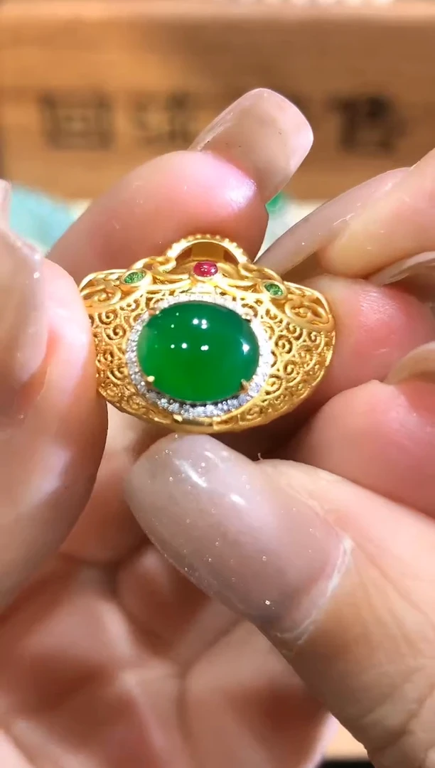 【闪购商品】翡翠颈饰18K金镶嵌团购