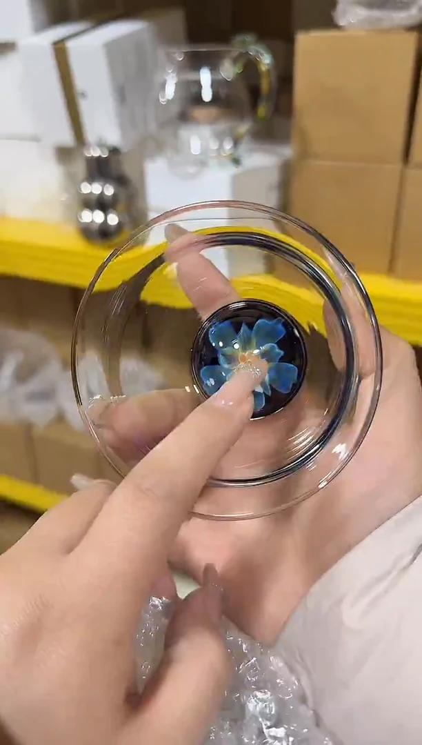 蓝花压手杯