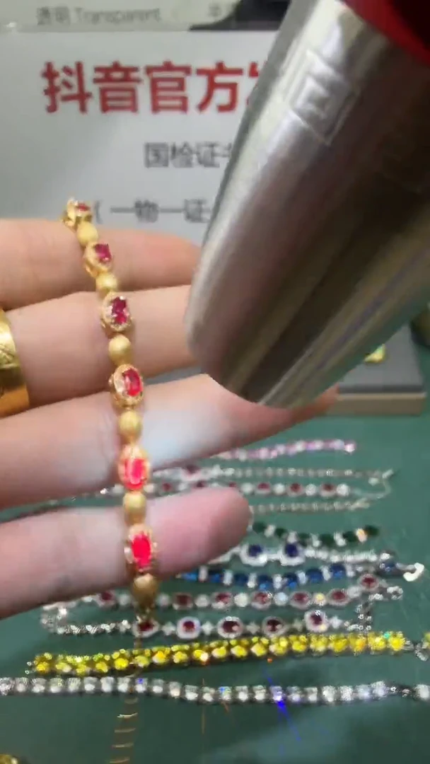 18K金镶嵌戒指红宝石1