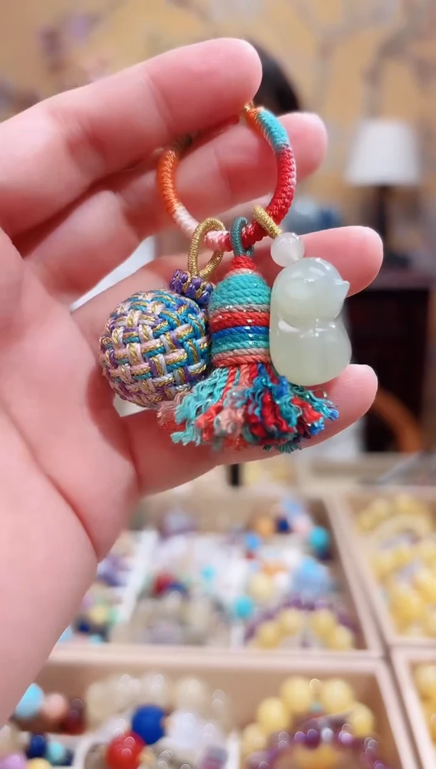 未镶嵌和田玉包链设计款趴趴猫