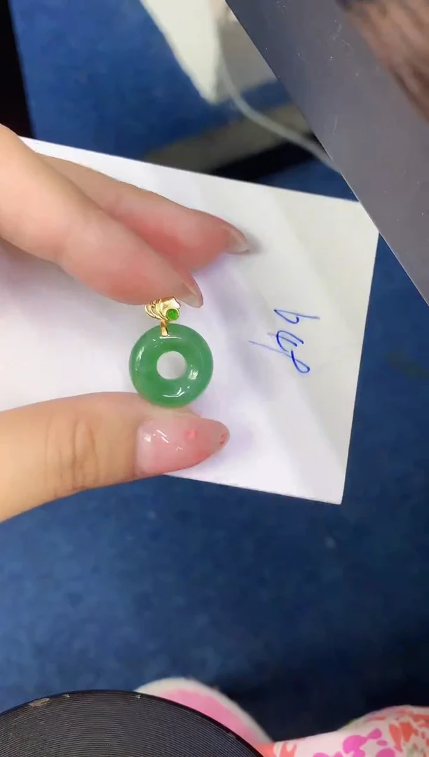 翡翠未镶嵌颈饰缅甸天然翡翠A货