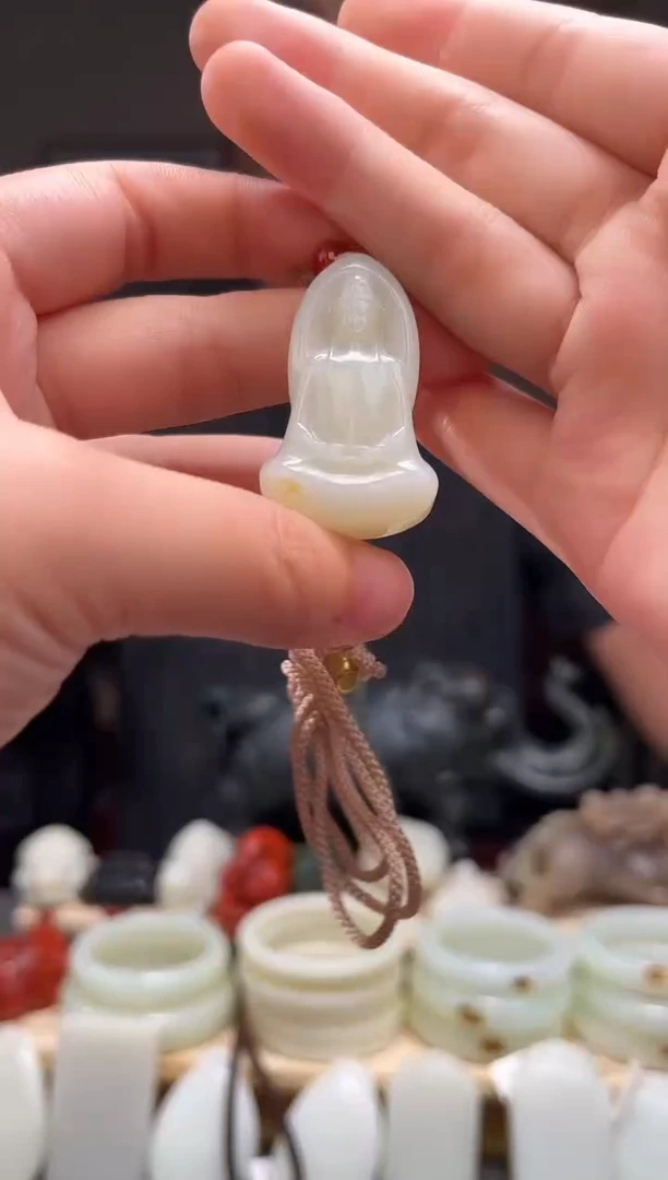 颈饰未镶嵌和田玉吊坠