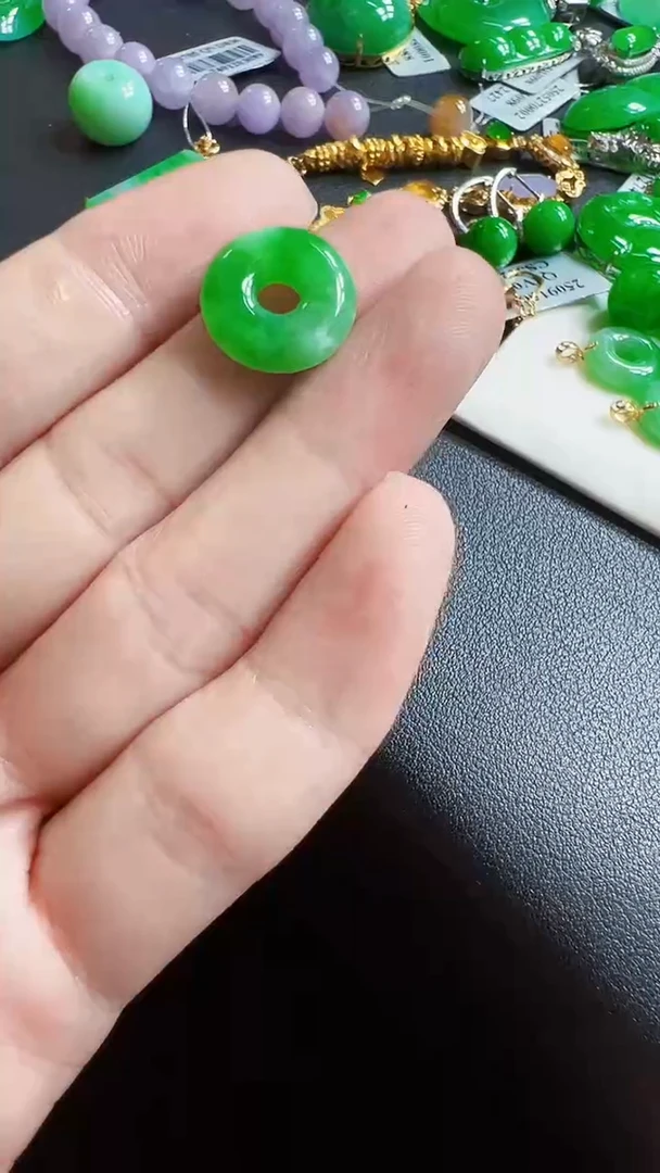 颈饰未镶嵌翡翠吊坠111