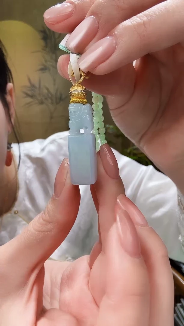 颈饰未镶嵌翡翠吊坠