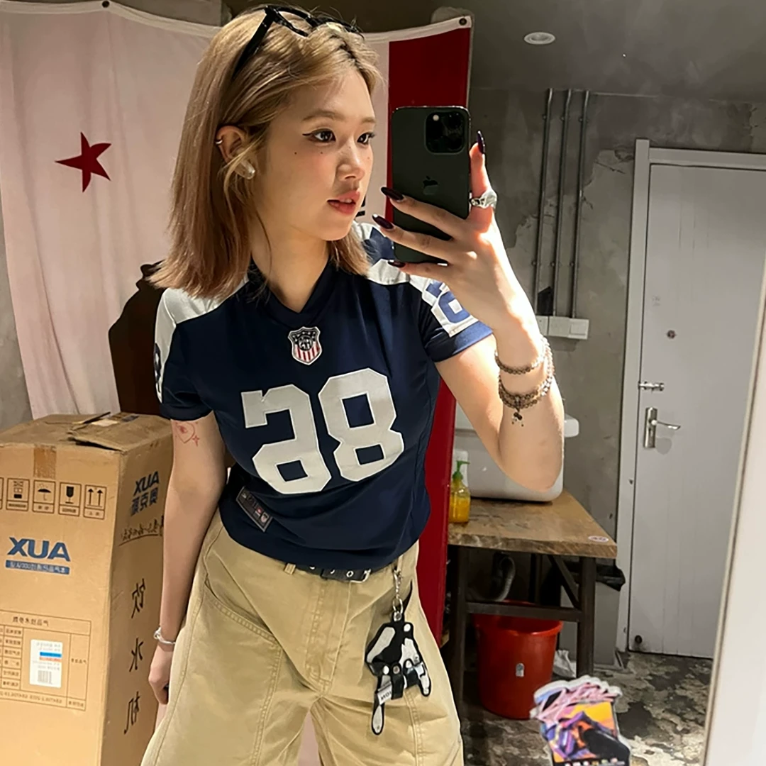 美式复古辣妹V领运动球衣T恤女春夏小众街头修身显瘦撞色短袖上衣