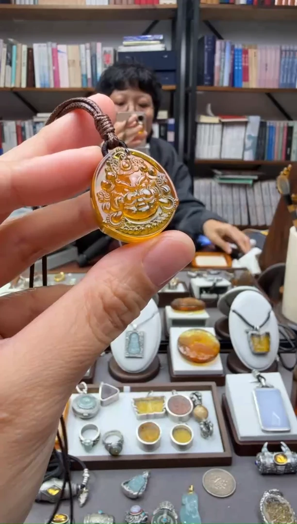 琥珀颈饰未镶嵌黄财神吊坠