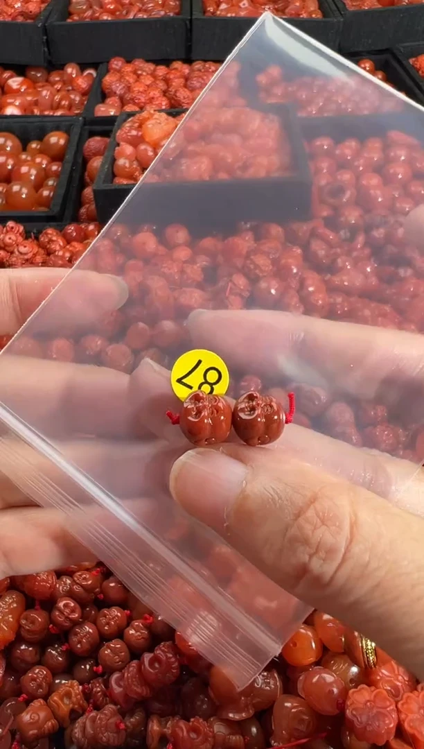 南红玛瑙未镶嵌颈饰1