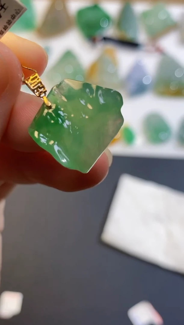 翡翠未镶嵌吊坠(不含链)