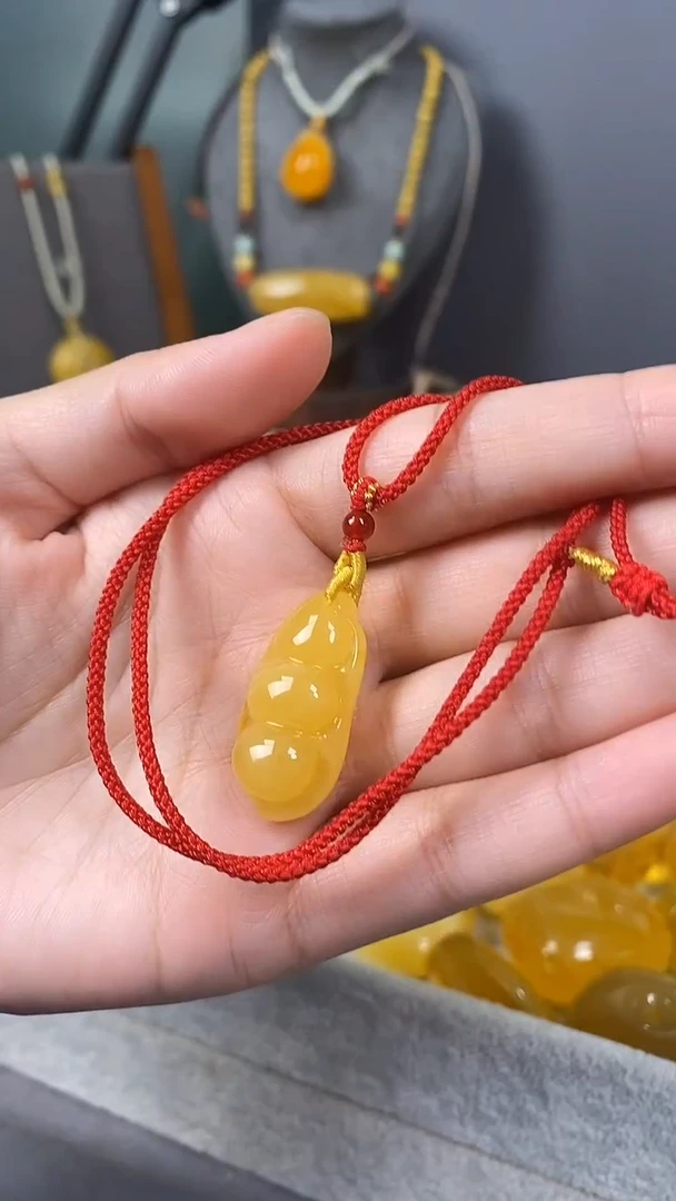 裸石琥珀未镶嵌福豆雕刻件