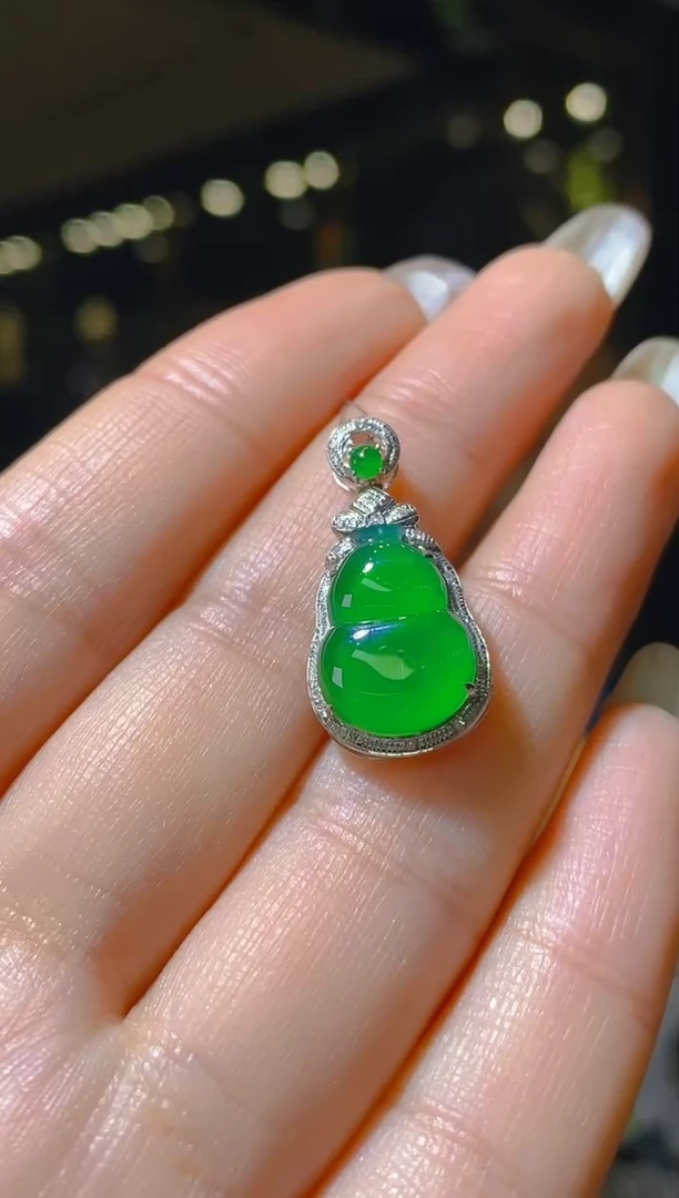 【闪购商品】翡翠吊坠(赠链)18K金镶嵌127