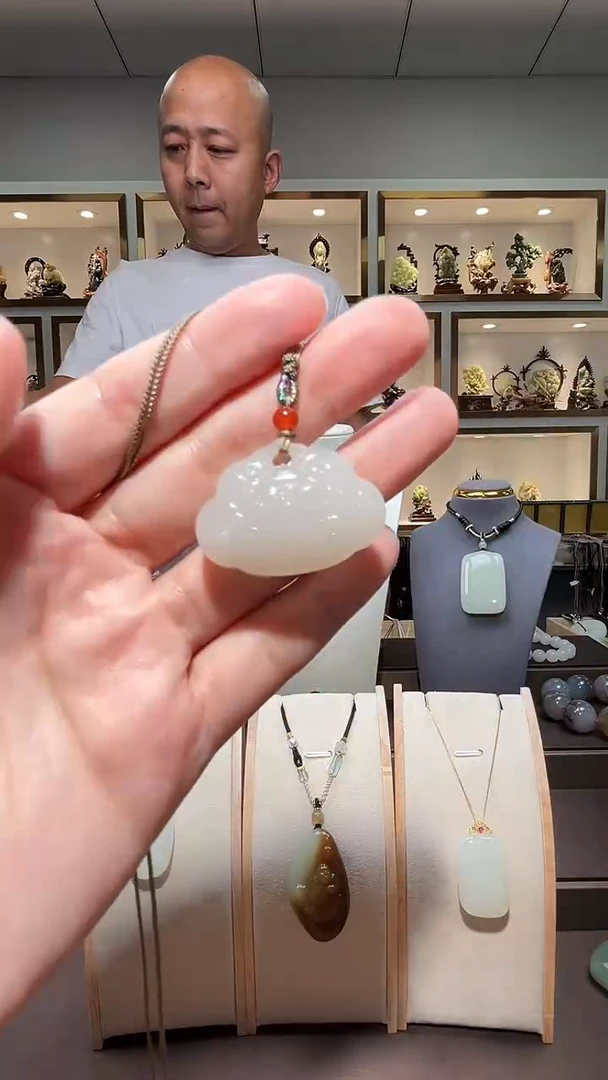 和田玉未镶嵌颈饰苏