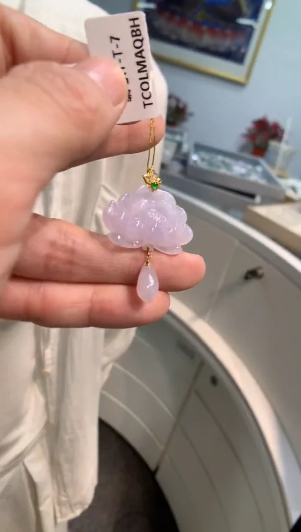 颈饰18K金镶嵌翡翠莲花