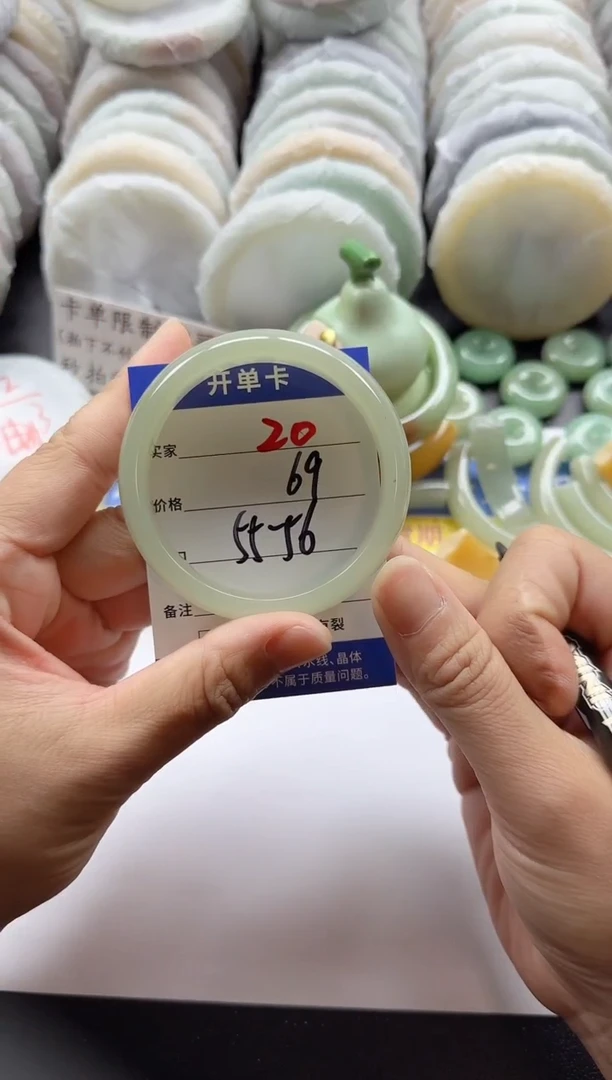 未镶嵌手镯石英质玉20+5556