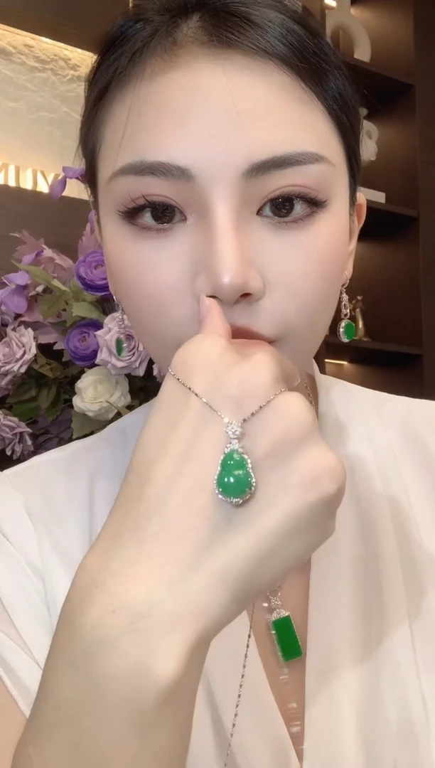 吊坠(不含链)18K金镶嵌翡翠A14