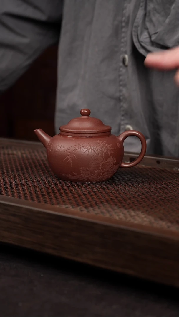 【闪购商品】紫砂茶壶底槽清刻绘笠帽水平