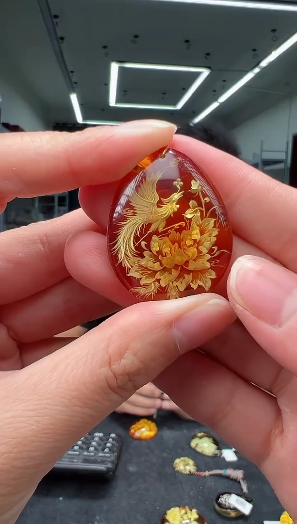 未镶嵌颈饰琥珀凤凰吊坠