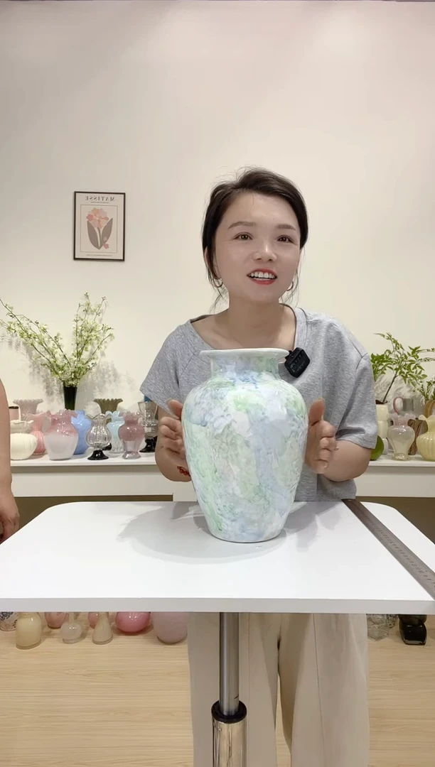 景德镇渲染陶瓷花瓶