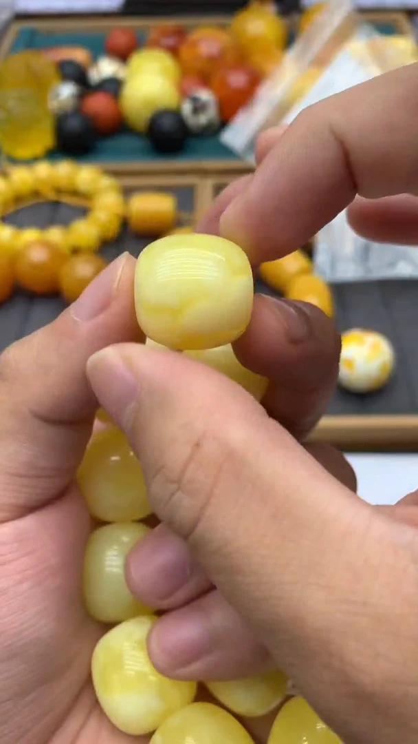 C24.柠檬黄20mm枣珠