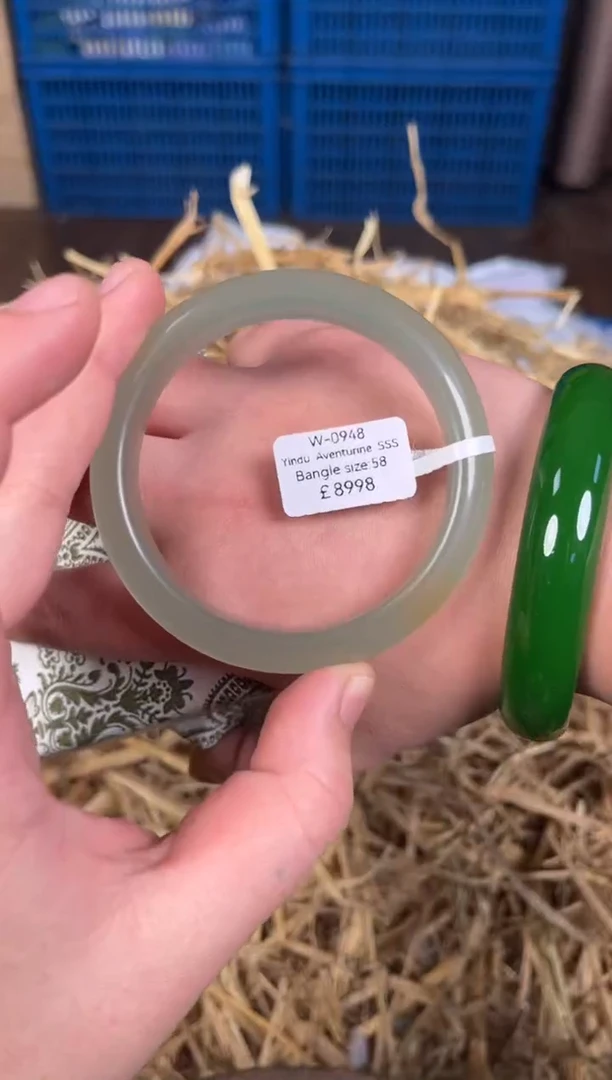 未镶嵌手镯石英质玉W0948