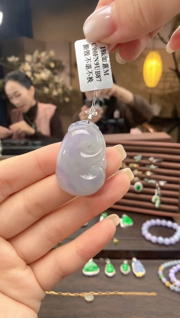 吊坠(不含链)18K金镶嵌翡翠如意
