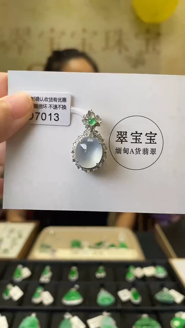 颈饰18K金镶嵌翡翠D7013 旦面戒指 含运营费