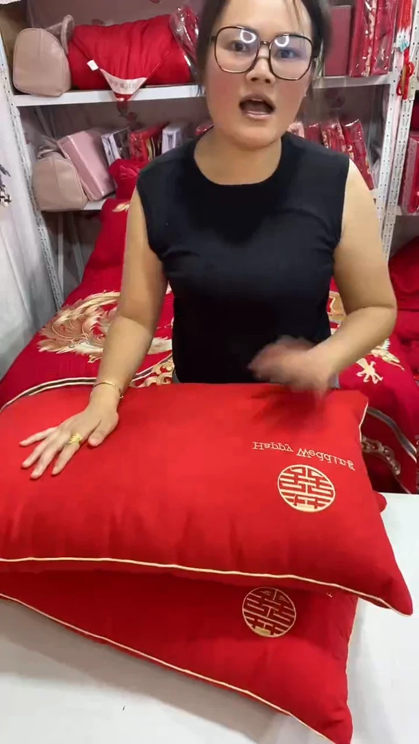 棉棉50红色枕芯一对