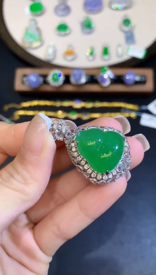 翡翠18K金镶嵌吊坠(不含链)多样性发其一