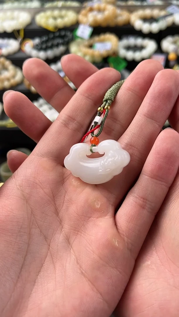 【闪购商品】和田玉挂件未镶嵌且末天泰白玉如意锁微色差