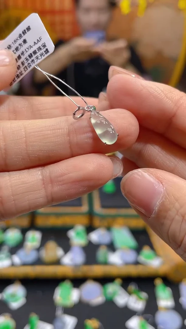 【闪购商品】翡翠颈饰18K金镶嵌假一赔三