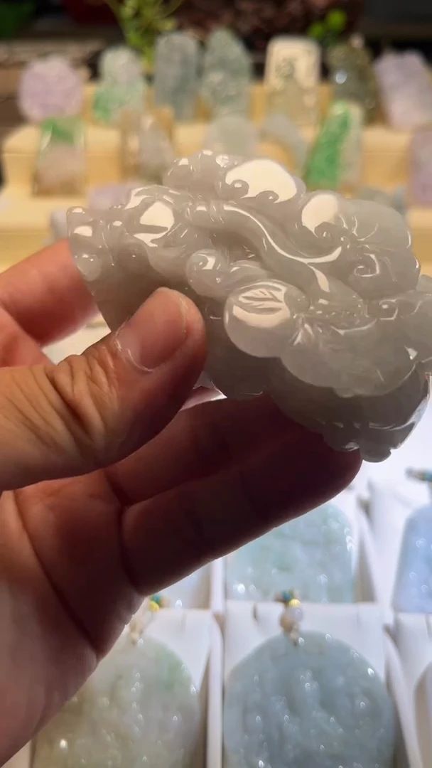 翡翠未镶嵌颈饰小*?7/05/167