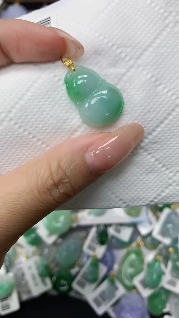 颈饰18K金镶嵌翡翠1111111111111