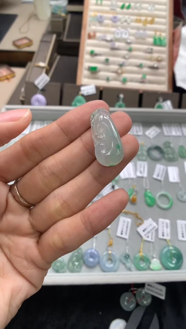 颈饰未镶嵌翡翠如意