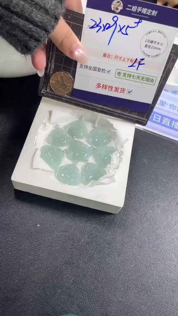 18K金镶嵌挂件翡翠冰蓝佛公多样性发其一CP16配绳